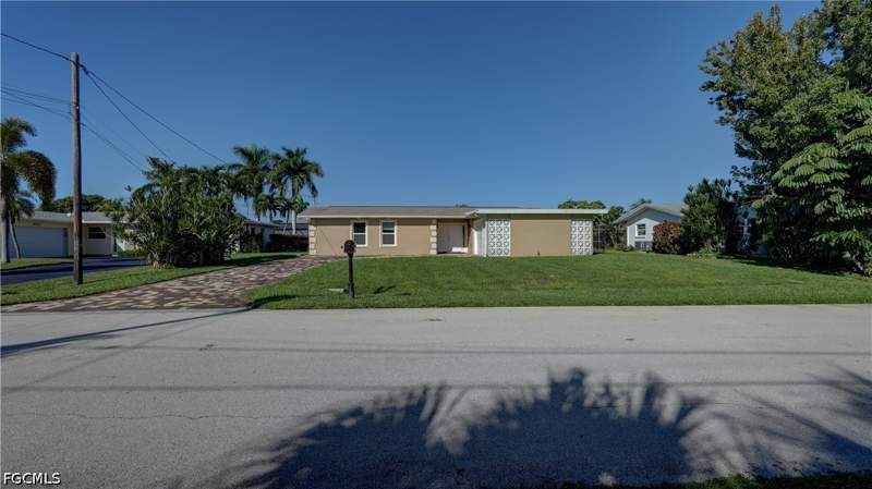 3 bedroom SingleFamilyResidence at 3118 SE 18th Ave, Cape Coral, Cape Coral — photo 4
