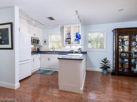 4738 Jackfish St, Bonita Springs FL - photo 6 of 24