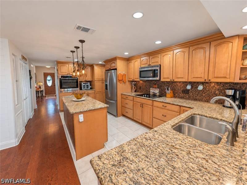 3 bedroom ManufacturedHome at 113 Audubon Rd, Riverwood, Naples — photo 3