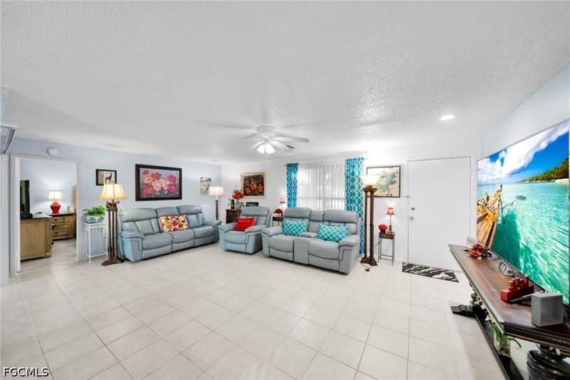 2 bedroom SingleFamilyResidence at 4021 SE 1st Ct, Cape Coral, Cape Coral — photo 4
