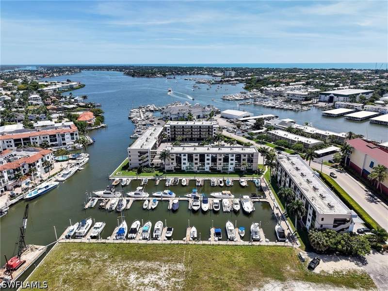 1 bedroom Condominium at 801 River Point Dr 203A, Beaumer, Naples — photo 2