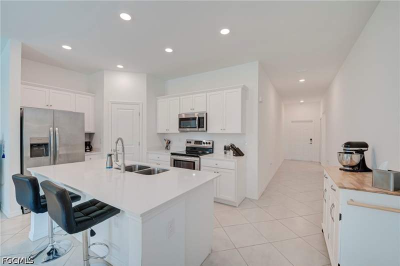 3 bedroom SingleFamilyResidence at 420 Paddock St, Lehigh Acres, Lehigh Acres — photo 5