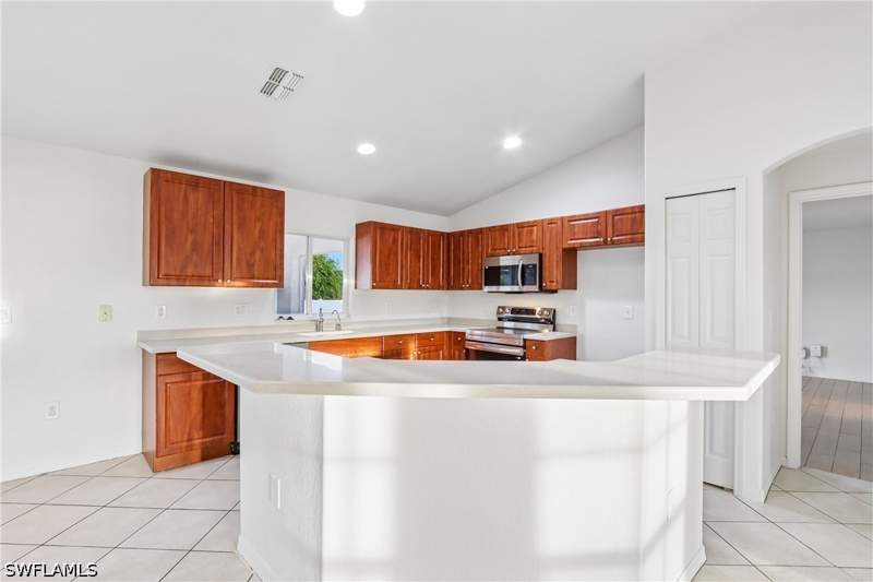 3 bedroom SingleFamilyResidence at 1136 SW 18th Ct, Cape Coral, Cape Coral — photo 2