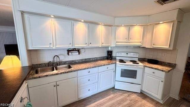 2 bedroom ManufacturedHome at 5518 Virginia Dare Ln, Old Bridge Village, North Fort Myers — photo 3
