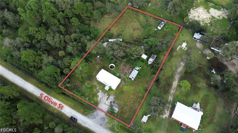 3 bedroom ManufacturedHome at 135 S Olivo St, Montura Ranch Estates, Clewiston — photo 2