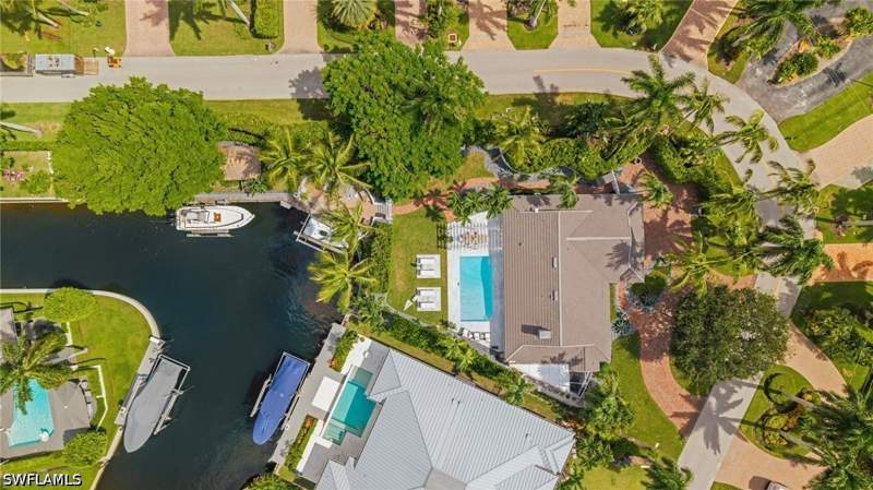 3 bedroom SingleFamilyResidence at 2030 Snook Dr, Royal Harbor, Naples — photo 3