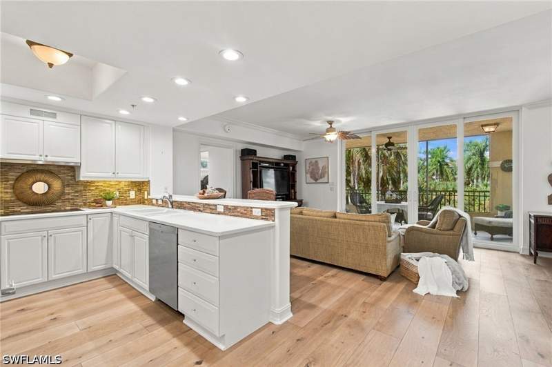 1 bedroom Condominium at 2738 Tiburon Blvd E 206, Ventanas At Tiburon, Naples — photo 2