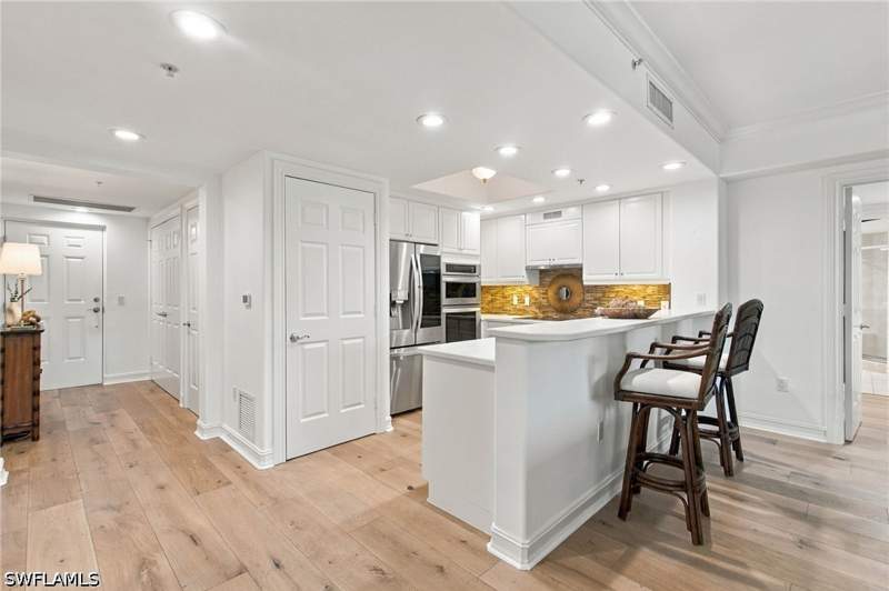 1 bedroom Condominium at 2738 Tiburon Blvd E 206, Ventanas At Tiburon, Naples — photo 3