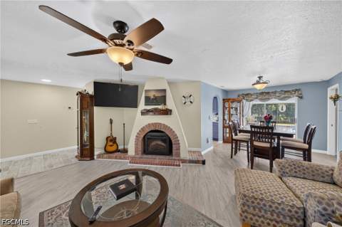 16361 Vesta Ln, Fort Myers FL - photo 6 of 43