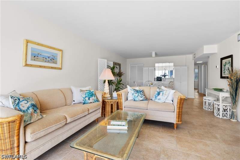 2 bedroom Condominium at 2011 Gulf Shore Blvd N 44, Carriage Club, Naples — photo 4