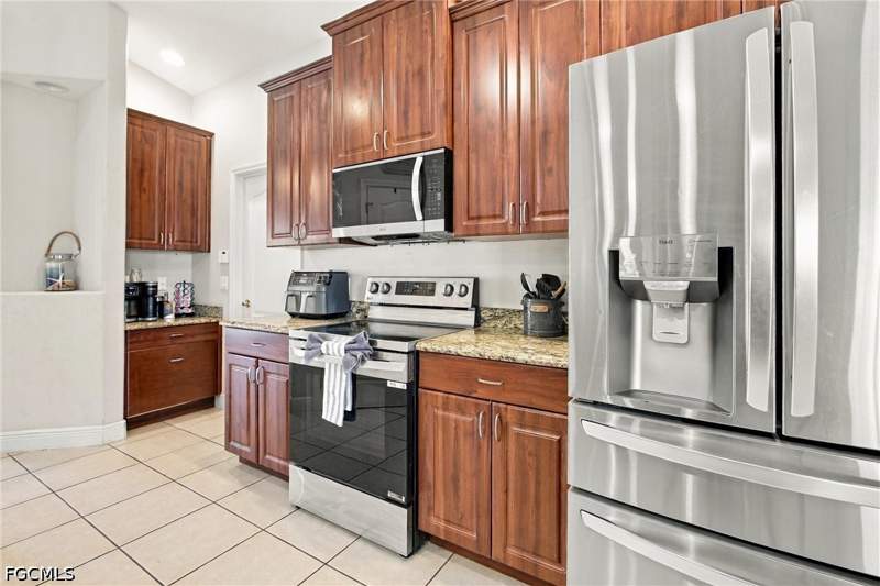3 bedroom SingleFamilyResidence at 2607 NW 15th St, Cape Coral, Cape Coral — photo 4