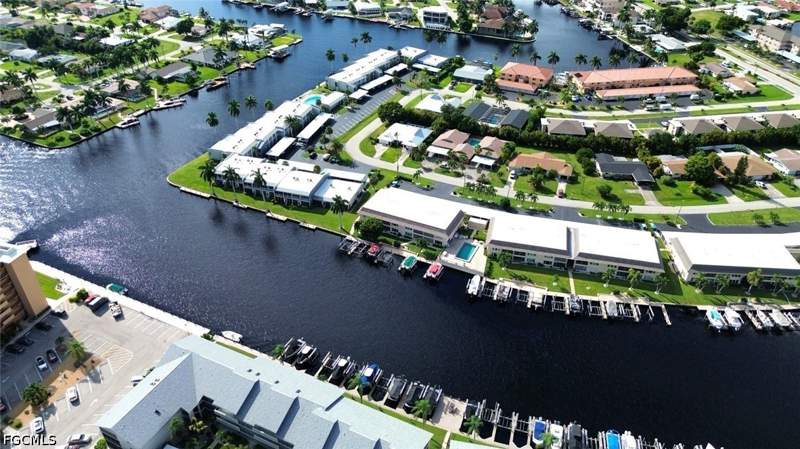 2 bedroom SingleFamilyResidence at 4230 SE 20th Pl Unit # 303, River Park Place Condo, Cape Coral — photo 3