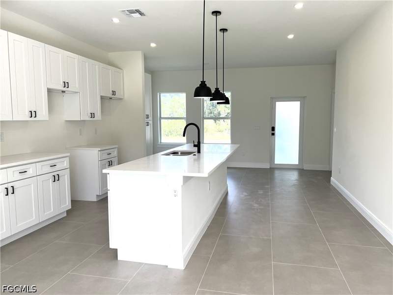 4 bedroom SingleFamilyResidence at 422 Eisenhower Blvd, Lehigh Acres, Lehigh Acres — photo 5