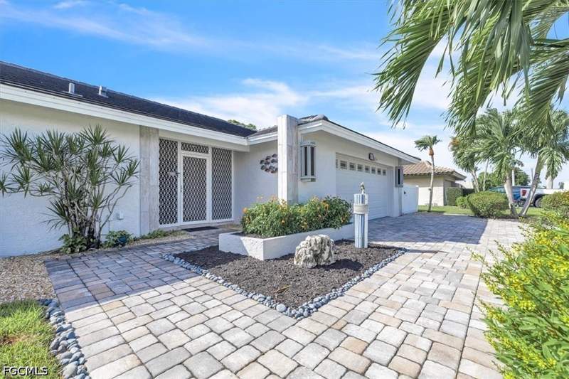 3 bedroom SingleFamilyResidence at 1034 N Waterway Dr, Town And River, Fort Myers — photo 4