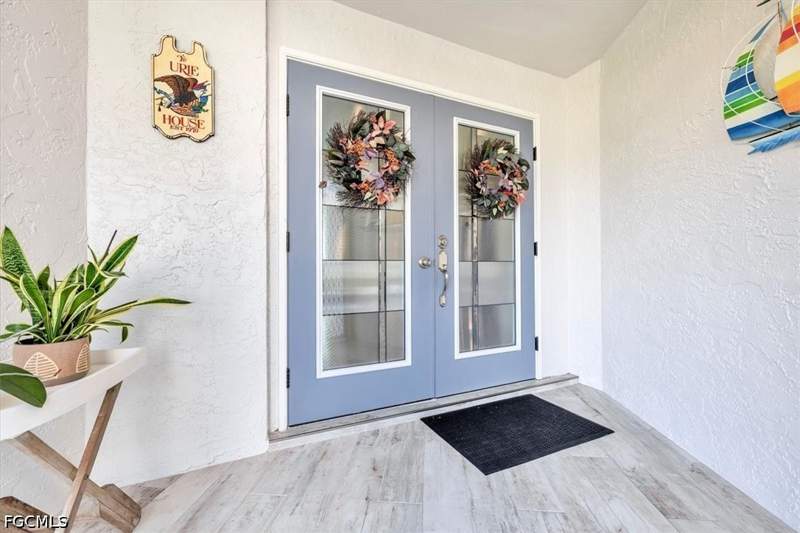 3 bedroom SingleFamilyResidence at 1034 N Waterway Dr, Town And River, Fort Myers — photo 5