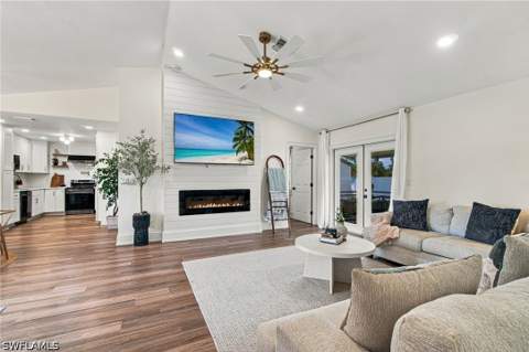 10208 Shade Tree Ct, Bonita Springs FL - photo 6 of 29