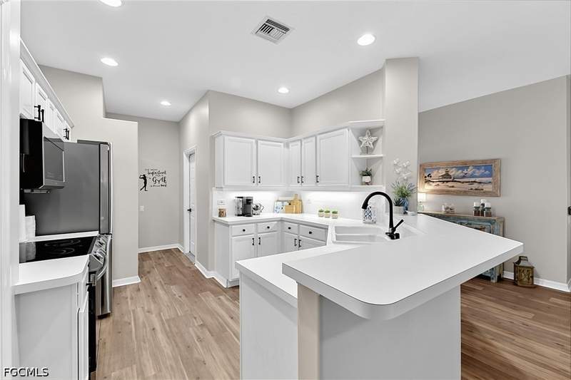 3 bedroom Attached at 8812 Middlebrook Dr, Sommerset Villas, Fort Myers — photo 4