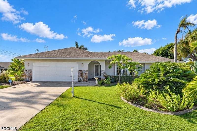 3 bedroom SingleFamilyResidence at 304 SW 43rd Ln, Cape Coral, Cape Coral — photo 2
