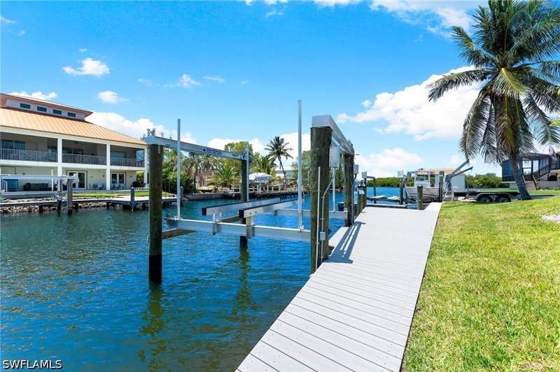 4 bedroom SingleFamilyResidence at 238 2nd St, Little Hickory Shores, Bonita Springs — photo 5