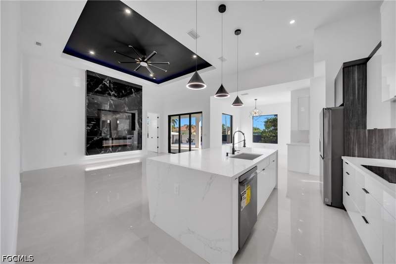 4 bedroom SingleFamilyResidence at 2000 SW 31st Ter, Cape Coral, Cape Coral — photo 3