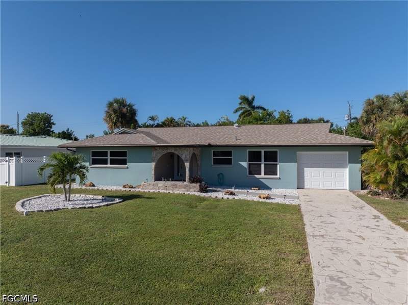 3 bedroom SingleFamilyResidence at 5210 Sunnybrook Ct, Cape Coral, Cape Coral — photo 3