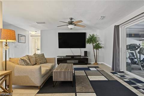 5210 Sunnybrook Ct, Cape Coral FL - photo 6 of 39