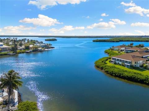 407 Grenada Ave, Naples FL - photo 6 of 49