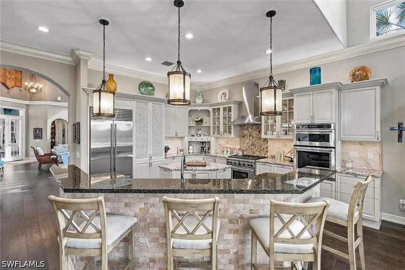 5 bedroom SingleFamilyResidence at 8406 Mallards Way, Mallards Landing, Naples — photo 3