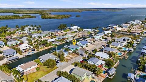 7 Avenida Carita, Fort Myers Beach FL - photo 6 of 50