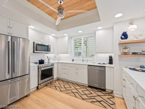 2738 Tiburon Blvd E 202, Naples FL - photo 6 of 32