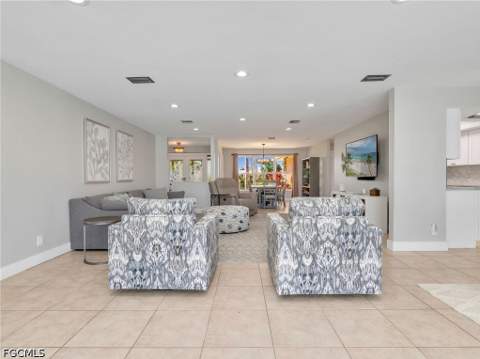 5001 Sorrento Ct, Cape Coral FL - photo 10 of 36