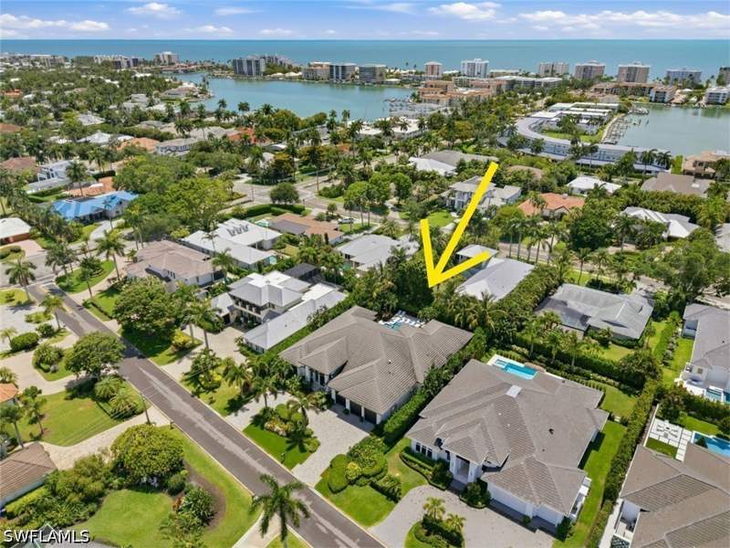 5 bedroom SingleFamilyResidence at 2987 Regatta Rd, Moorings, Naples — photo 3