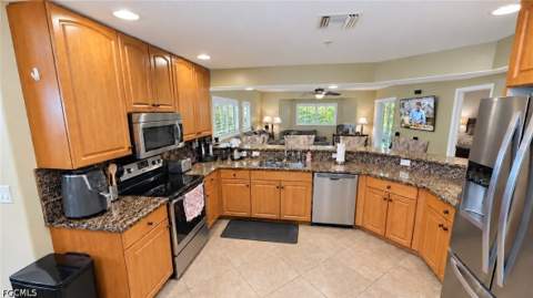 12111 Santaluz Dr 201, Fort Myers FL - photo 10 of 40