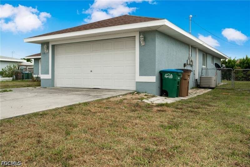 3 bedroom SingleFamilyResidence at 1020 SE 26th Ter, Cape Coral, Cape Coral — photo 2