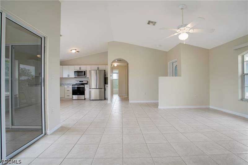 3 bedroom SingleFamilyResidence at 1020 SE 26th Ter, Cape Coral, Cape Coral — photo 4