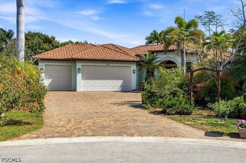 3 bedroom SingleFamilyResidence at 2105 Ottersrest Ln, Cape Coral, Cape Coral — photo 3