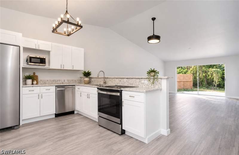 3 bedroom SingleFamilyResidence at 6450 Royal Woods Dr, Royal Woods, Fort Myers — photo 4