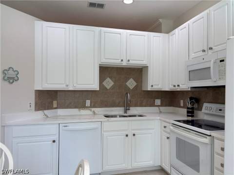 7685 Meadow Lakes Dr 1301, Naples FL - photo 6 of 18
