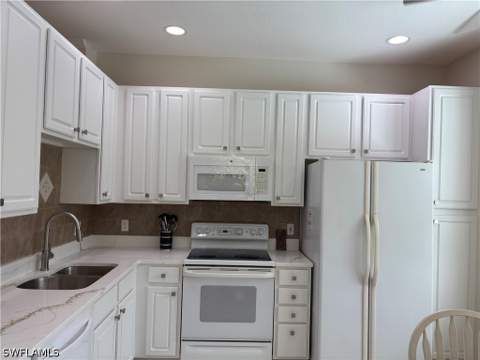 7685 Meadow Lakes Dr 1301, Naples FL - photo 7 of 18