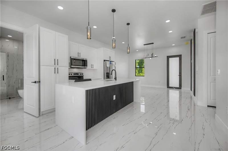 3 bedroom SingleFamilyResidence at 3121 69th St W, Lehigh Acres, Lehigh Acres — photo 4