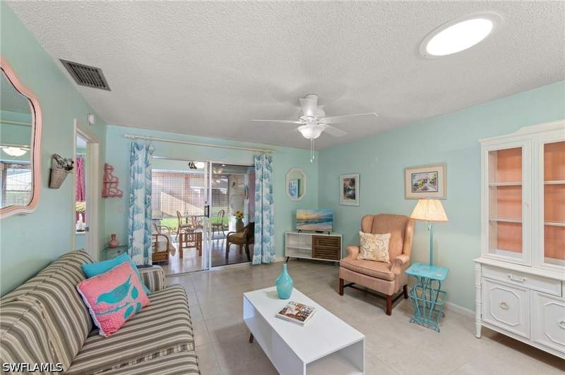 2 bedroom Attached at 1354 Myerlee Gardens Ave, Myerlee Gardens Condo, Fort Myers — photo 2
