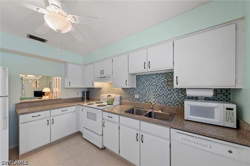 2 bedroom Attached at 1354 Myerlee Gardens Ave, Myerlee Gardens Condo, Fort Myers — photo 4
