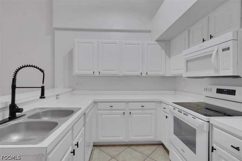 3 bedroom Condominium at 4113 Residence Dr 217, The Residence, Fort Myers — photo 4