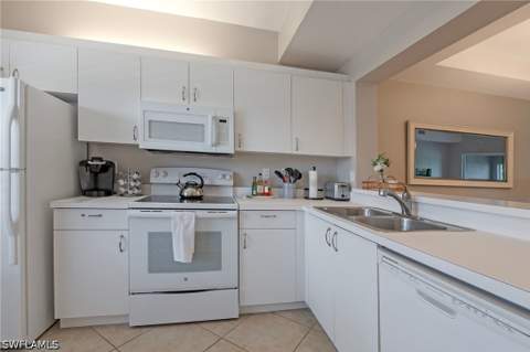 992 Woodshire Ln D309, Naples FL - photo 8 of 24