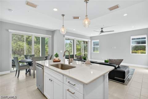 2554 Seychelles Dr 904, Naples FL - photo 6 of 37