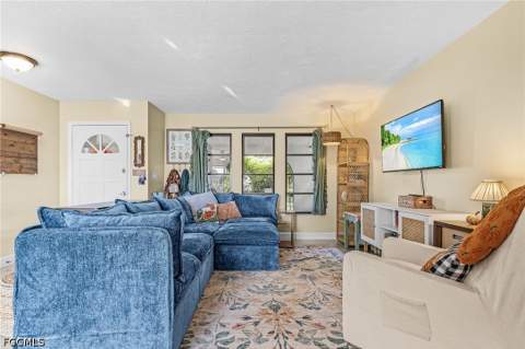 184 Karlow Ave, Lehigh Acres FL - photo 8 of 38