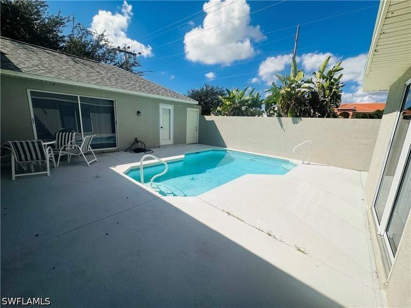 4 bedroom SingleFamilyResidence at 102 SE 39th Ter, Cape Coral, Cape Coral — photo 5