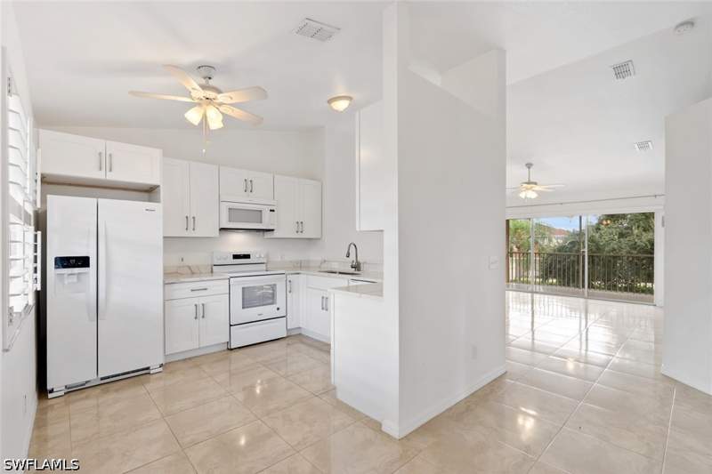2 bedroom Condominium at 1766 Reuven Cir 4, St. George, Naples — photo 4