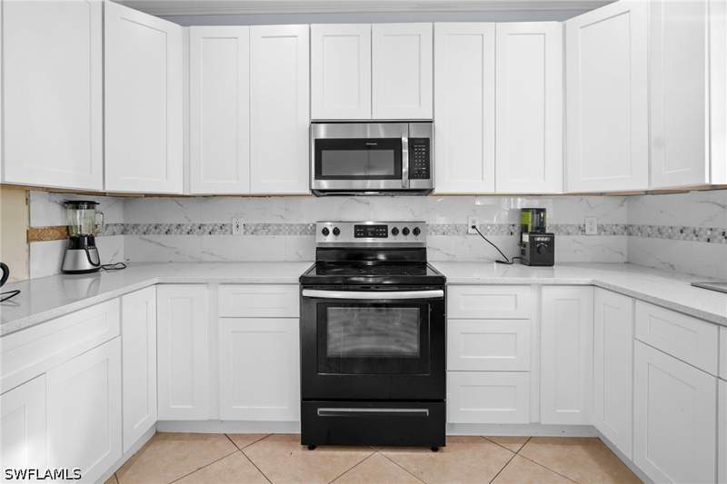 4 bedroom SingleFamilyResidence at 13020 Lake Meadow Dr, Silverlakes, Fort Myers — photo 4