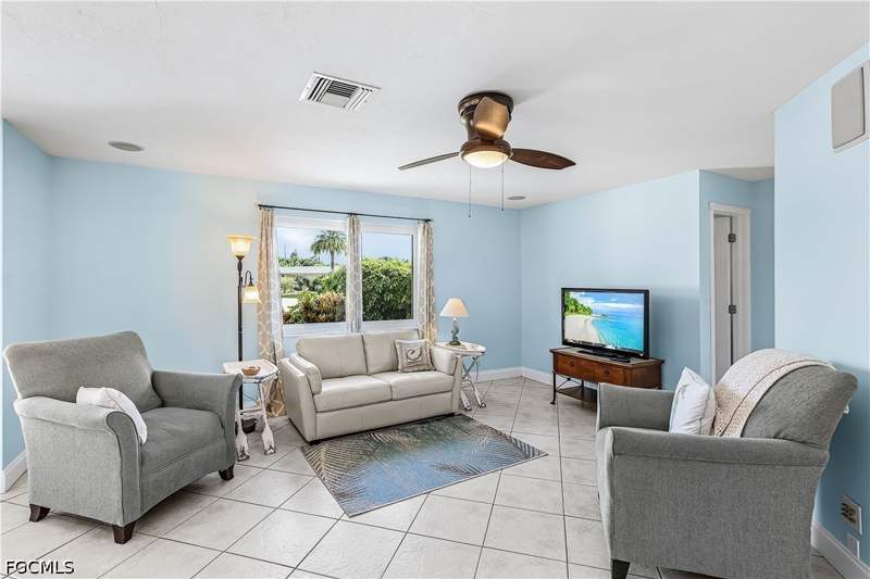 2 bedroom SingleFamilyResidence at 4632 SE 1St Pl, Cape Coral, Cape Coral — photo 2